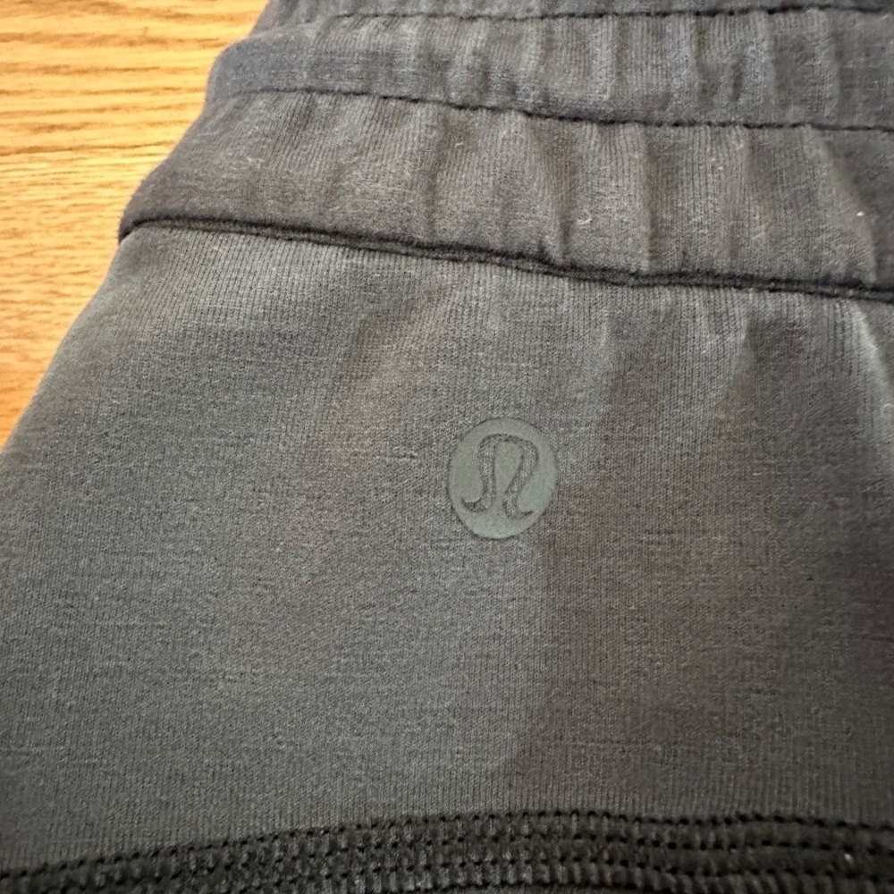 LIKE NEW Lululemon Softstreme High-Rise Short 4" in Black (Size 2) - Picture 9 of 9
